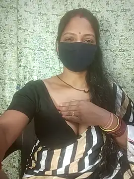 Snapshot of Juli_80 chatting on June 6, 2026, 7:24 am Juli 80 online show from June 6, 2026, 7:24 am