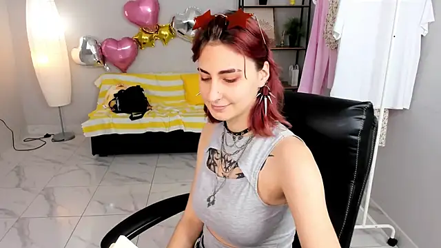 Snapshot of Cruela_Bena chatting on May 10, 2026, 11:14 am Cruela Bena online show from May 10, 2026, 11:14 am