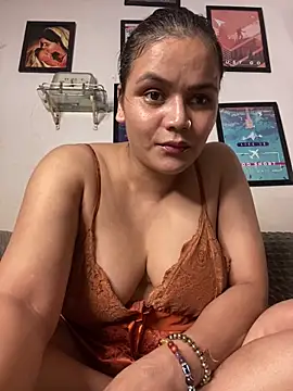 Snapshot of Leena_singh chatting on June 4, 2026, 6:01 pm Leena singh online show from June 4, 2026, 6:01 pm