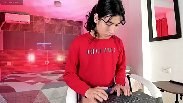 Snapshot of angel_hass18 chatting on May 27, 2026, 1:57 am angel hass18 online show from May 27, 2026, 1:57 am