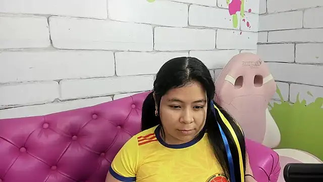 AriaMoonnn online show from June 18, 2026, 2:43 am