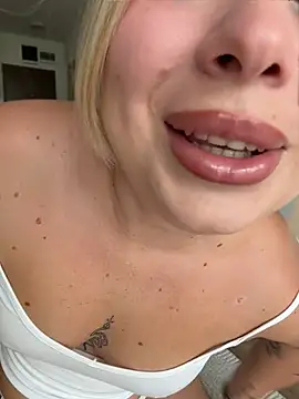 lilixcake online show from July 23, 2026, 1:41 pm