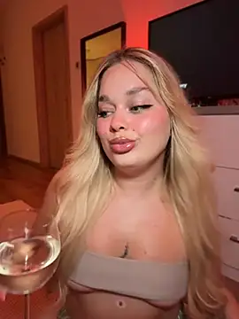 lilixcake online show from July 19, 2026, 7:32 pm