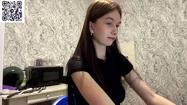 Snapshot of HinaDesire chatting on June 7, 2026, 8:14 pm HinaDesire online show from June 7, 2026, 8:14 pm