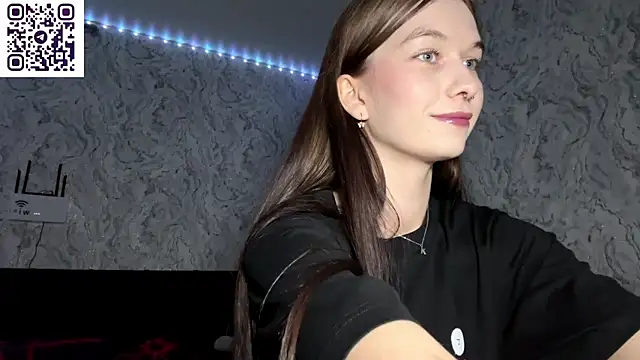 Snapshot of HinaDesire chatting on June 1, 2026, 9:58 pm HinaDesire online show from June 1, 2026, 9:58 pm