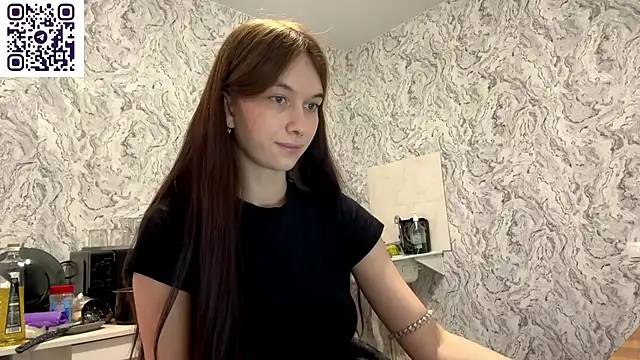 Snapshot of HinaDesire chatting on June 5, 2026, 11:21 pm HinaDesire online show from June 5, 2026, 11:21 pm