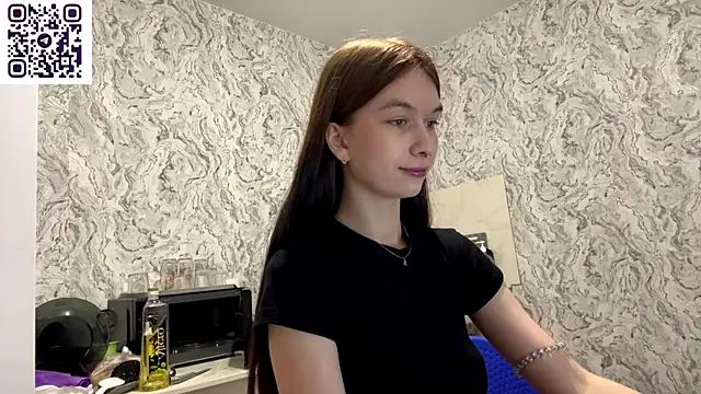 Snapshot of HinaDesire chatting on June 6, 2026, 8:25 pm HinaDesire online show from June 6, 2026, 8:25 pm