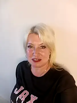 MollyyJoyy online show from May 13, 2026, 2:46 pm