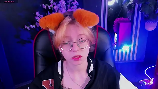 Snapshot of FoxxyyPolly chatting on May 30, 2026, 5:25 am FoxxyyPolly online show from May 30, 2026, 5:25 am