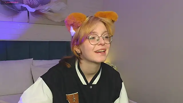Snapshot of FoxxyyPolly chatting on June 5, 2026, 7:03 am FoxxyyPolly online show from June 5, 2026, 7:03 am