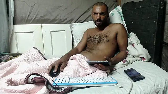 Snapshot of Camodick chatting on May 9, 2026, 12:03 am Camodick online show from May 9, 2026, 12:03 am
