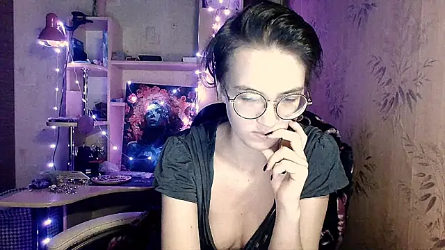 Alessa Kiss online show from May 14, 2026, 6:05 pm