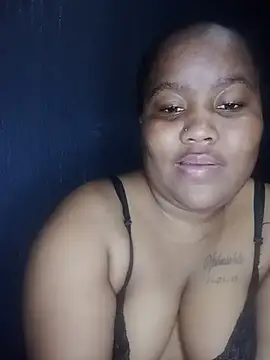 ChubbyMidgetxxx19 online show from June 25, 2026, 7:19 pm