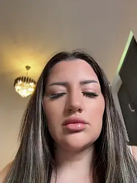 Snapshot of SophiePale chatting on May 8, 2026, 6:06 am SophiePale online show from May 8, 2026, 6:06 am