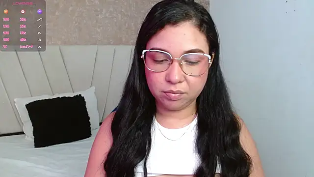 Snapshot of AliceSmity__ chatting on June 9, 2026, 3:35 pm AliceSmity online show from June 9, 2026, 3:35 pm