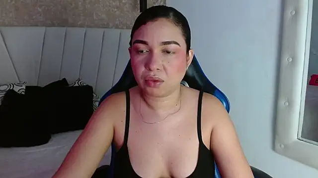 Snapshot of AliceSmity__ chatting on June 1, 2026, 12:05 pm AliceSmity online show from June 1, 2026, 12:05 pm