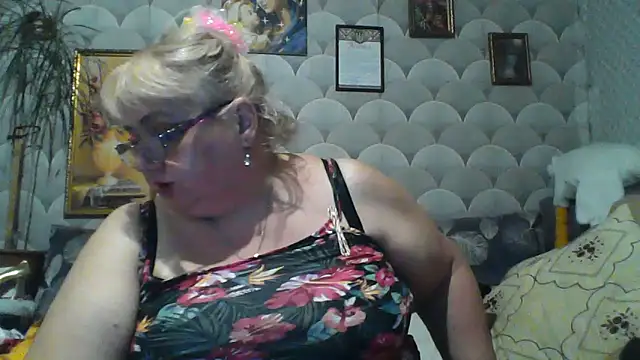 MarinaFarina53 online show from June 22, 2026, 5:10 pm