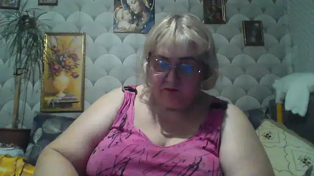 MarinaFarina53 online show from June 7, 2026, 8:58 pm