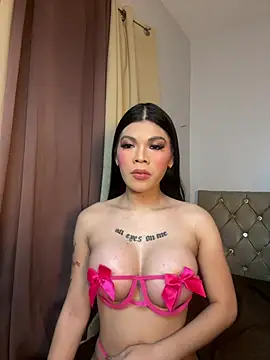 Snapshot of DanikaLovve chatting on July 16, 2026, 8:11 am DanikaLovve online show from July 16, 2026, 8:11 am
