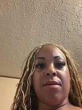 Missprettythang online show from May 11, 2026, 5:21 pm