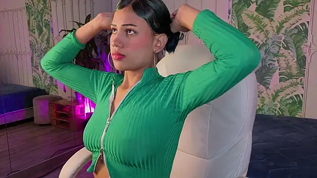 Snapshot of baby_julieta00 chatting on May 11, 2026, 3:30 am baby julieta00 online show from May 11, 2026, 3:30 am
