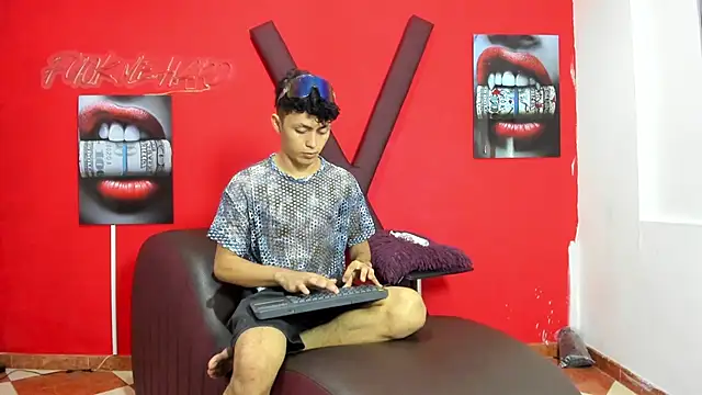 Snapshot of CAT_LOVE1 chatting on May 15, 2026, 12:30 am CAT LOVE1 online show from May 15, 2026, 12:30 am