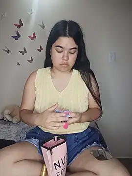 Snapshot of MiiaHott_W chatting on June 6, 2026, 1:27 pm MiiaHott W online show from June 6, 2026, 1:27 pm