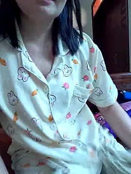 Snapshot of -Trici- chatting on June 11, 2026, 1:16 am -Trici- online show from June 11, 2026, 1:16 am