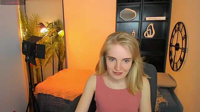 Snapshot of IrmaRonn chatting on May 25, 2026, 10:47 am IrmaRonn online show from May 25, 2026, 10:47 am