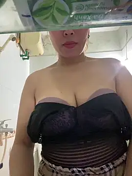 Snapshot of JucyLy chatting on May 16, 2026, 3:55 pm JucyLy online show from May 16, 2026, 3:55 pm