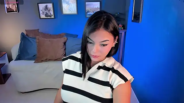 Snapshot of Emma_Moretti1 chatting on May 12, 2026, 2:12 pm Emma Moretti1 online show from May 12, 2026, 2:12 pm