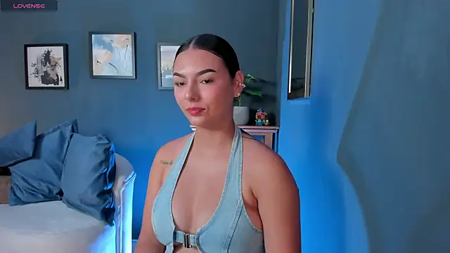 Snapshot of Emma_Moretti1 chatting on May 11, 2026, 1:23 pm Emma Moretti1 online show from May 11, 2026, 1:23 pm