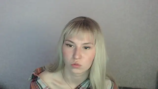 Snapshot of polly_holyy chatting on May 14, 2026, 1:57 am polly holyy online show from May 14, 2026, 1:57 am