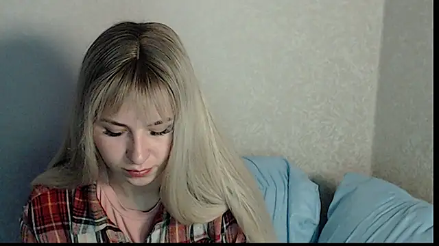 Snapshot of polly_holyy chatting on May 24, 2026, 12:54 am polly holyy online show from May 24, 2026, 12:54 am
