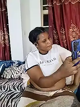 JuicyHoney 01 online show from July 24, 2026, 6:48 pm