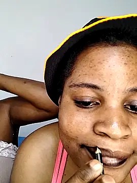 Snapshot of JuicyHoney_01 chatting on June 4, 2026, 8:30 am JuicyHoney 01 online show from June 4, 2026, 8:30 am