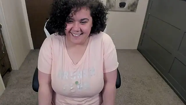 Snapshot of SweetPuertoRicanBliss chatting on May 20, 2026, 1:13 am SweetPuertoRicanBliss online show from May 20, 2026, 1:13 am