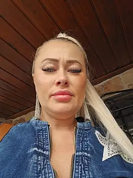 Snapshot of MILFBARBY chatting on April 23, 2026, 7:04 am MILFBARBY online show from April 23, 2026, 7:04 am