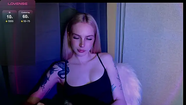 MichelleVelour online show from June 19, 2026, 5:19 pm