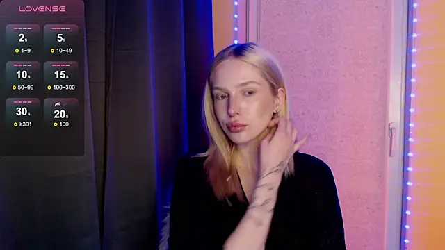 MichelleVelour online show from May 11, 2026, 5:32 pm