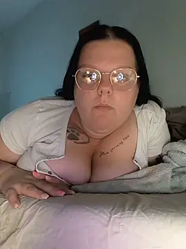 Snapshot of BadMommyyyyy chatting on May 15, 2026, 12:03 pm BadMommyyyyy online show from May 15, 2026, 12:03 pm