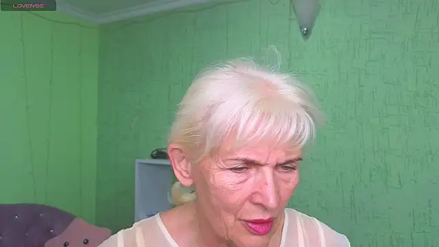 Snapshot of Nia_Natur chatting on June 9, 2026, 5:52 am Nia Natur online show from June 9, 2026, 5:52 am