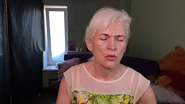 Snapshot of Nia_Natur chatting on June 12, 2026, 6:22 am Nia Natur online show from June 12, 2026, 6:22 am