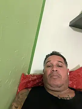 eduardba82 online show from May 20, 2026, 8:50 pm