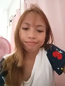 Snapshot of sweetpinayxxx chatting on June 1, 2026, 6:13 am sweetpinayxxx online show from June 1, 2026, 6:13 am