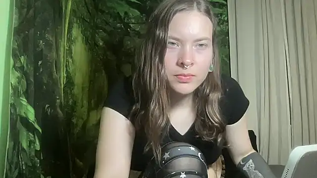 mo0ngoddess online show from October 4, 2025, 2:24 am