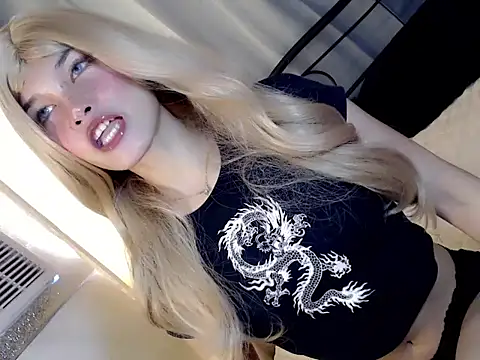 Snapshot of Lily_holly chatting on June 4, 2026, 12:15 am Lily holly online show from June 4, 2026, 12:15 am