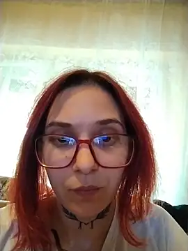Snapshot of Fenixqueen chatting on May 11, 2026, 2:40 pm Fenixqueen online show from May 11, 2026, 2:40 pm
