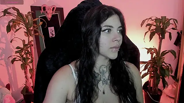 Snapshot of MissCharlottte_18 chatting on July 8, 2026, 4:02 am MissCharlottte 18 online show from July 8, 2026, 4:02 am