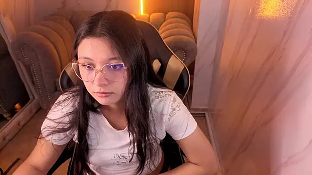 HoneyDoll tf online show from June 25, 2026, 12:43 pm